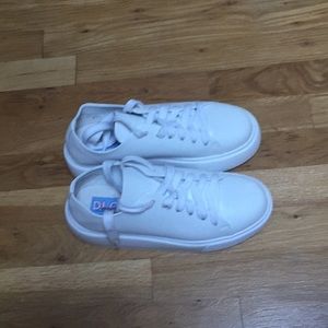 Jeffrey Campbell size 38 white sneakers flatform